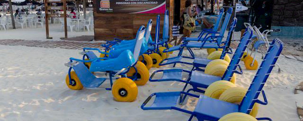 PLAYA DEL CARMEN: LA PRIMERA PLAYA PÚBLICA PARA PERSONAS CON DISCAPACIDAD EN MÉXICO