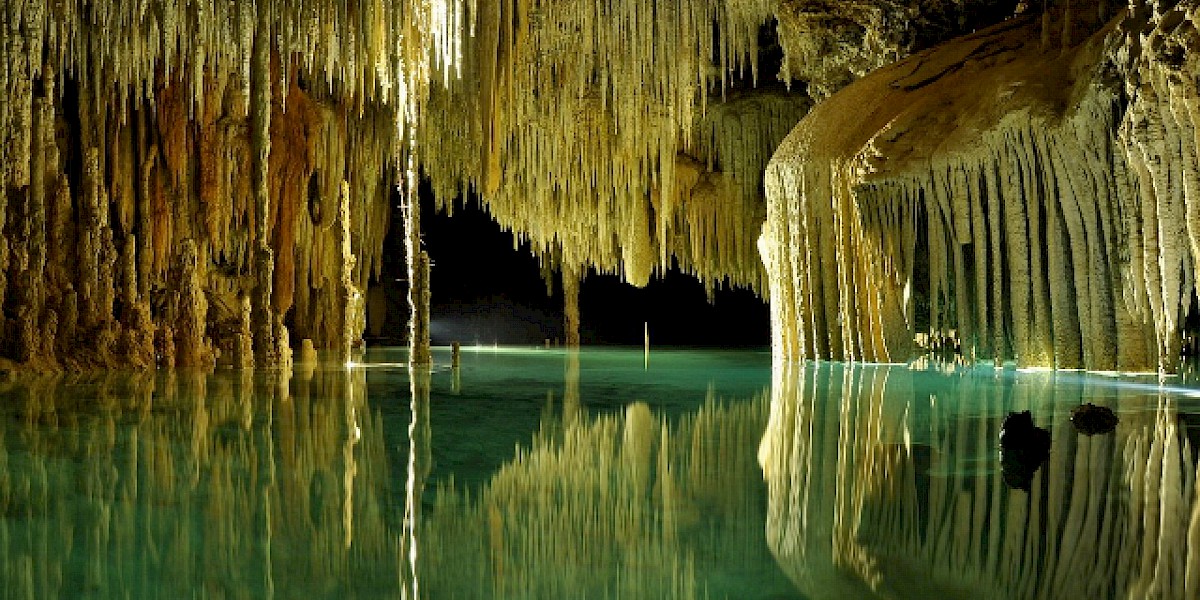 EXPLORA BAJO LA RIVIERA MAYA EN RIO SECRETO