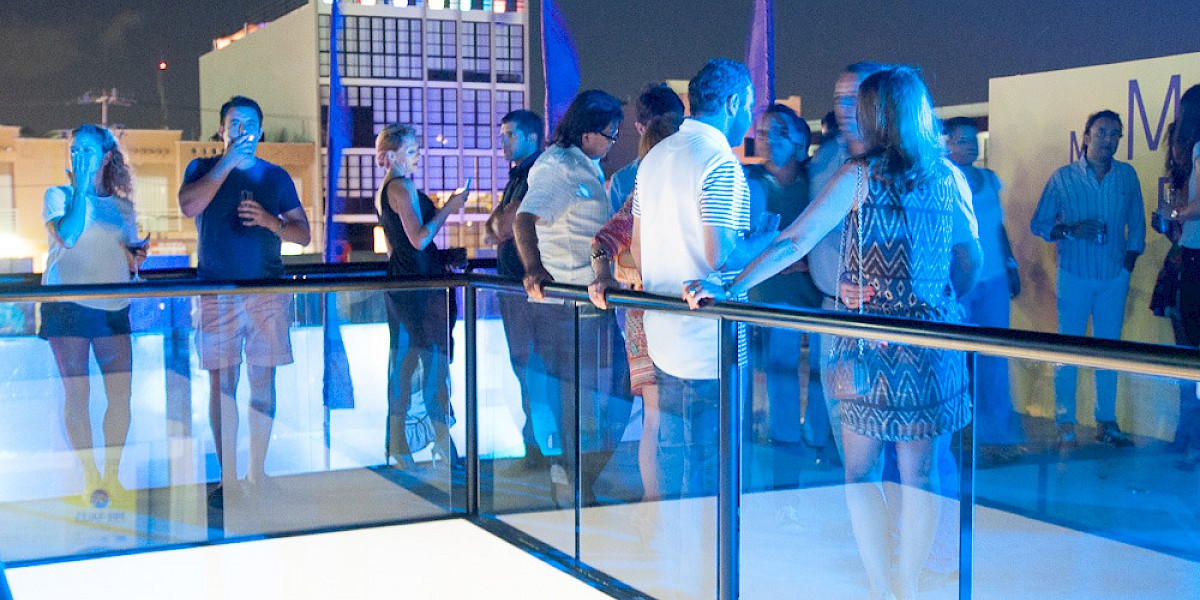 CONDOMINIOS A ESTRENAR, SCOOTERS VESPA Y CÓCTELES... ¡DIOS MÍO!