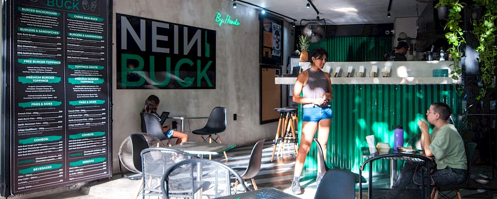 Nein Buck: ¡Donde incluso los amantes de la carne se rinden ante la felicidad basada en plantas!