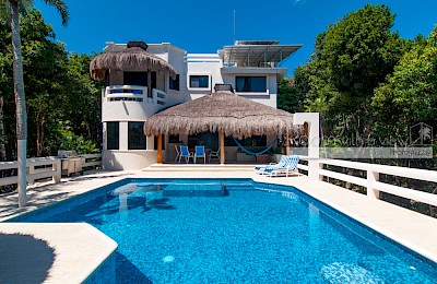 Akumal Real Estate Listing | Casa La Via 5 bed